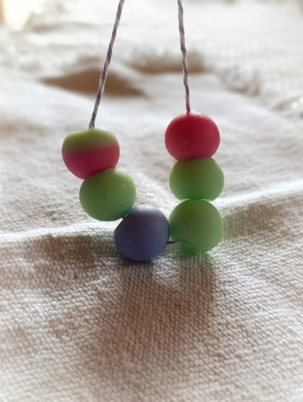 9f3dbc15-b0b1-4b9b-b364-e2fa276bb461 Suspension parfumées artisanale en forme de collier au parfum de Grasse
