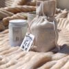 Pochon inclus avec la bougie parfumée artisanale - La Veillée de la Collection Good Vibes