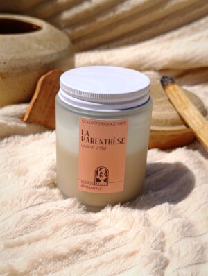Bougie artisanale La Parenthèse Kluani au parfum de Grasse Chaleur d'Oud et cire de soja.
