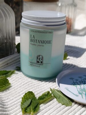 Bougie artisanale La Botanique Kluani au parfum de Grasse Menthe Poivrée et cire de soja.