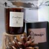 Bougie artisanale Kluani Montagne en cire de soja dans son contenant en verre ambré et sa boîte premium