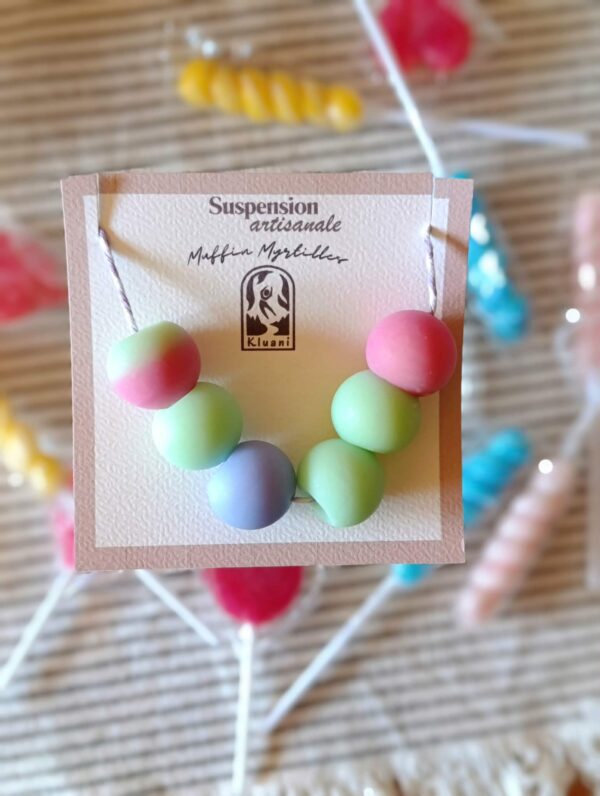 Suspension parfumé Suspension parfumée en forme de collier, fabriqué en cire d'olive artisanalement en Alsace par Kluani.
