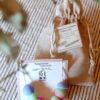 f22a0c0d-23f1-4ab6-8b4c-cd1700712392 Suspension parfumées artisanale en forme de collier au parfum gourmand Muffin Myrtille