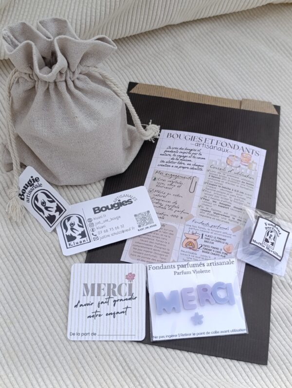 Paquet cadeau élégant avec une pochette en papier kraft. L'emballage contient: une carte de visite, un mini fondant, un fondant "merci", une fiche explicative et une étiquette de remerciement.