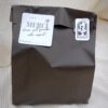Emballage cadeau "Merci" en papier kraft noir avec une étiquette de remerciement