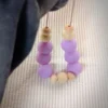 Suspension parfumé à la violette en forme de collier : bille de cire végétale d'olive avec du parfum de Grasse