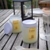 La Dégommeuse de moustique est une bougie à la citronnelle (parfum de Grasse) et à la cire végétale de soja. La mèche est en coton
