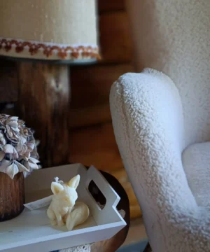 Bougie décorative en cire végétale en forme de renard crée par kluani