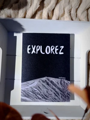 Explorez est une carte avec la route des crêtes en Alsace ainsi que le lac du Forlet avec dans la carte un fondant parfumé